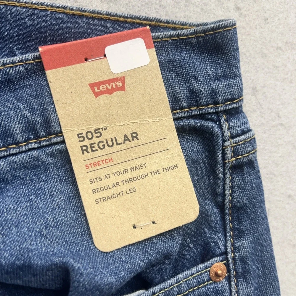 Levis 505 Regular Fit Straight Leg Mens Jeans 34x30 Medium Wash Blue Stretch NEW